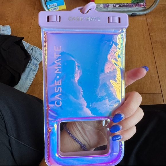 Case-Mate Holographic Phone Pouch with Lavender Strap - Picture 3 of 8